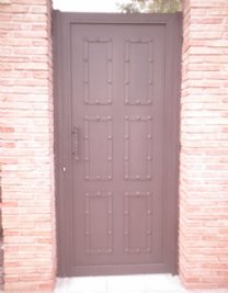 Puerta Clavos